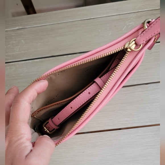 Coach kitt messenger in bubblegum pink 💗 color - Picture 5 of 9